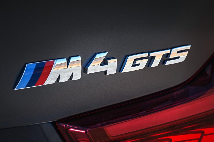 Логотип BMW M4 GTS (F82) 2015 года  (WW) (фото 31 из 40)